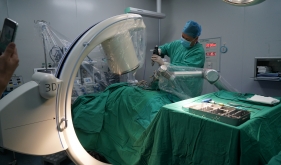 我院脊柱外科启用骨科手术机器人完成腰椎手术